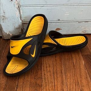 Nike First String Slides Sandals Size 6 Black/Yellow